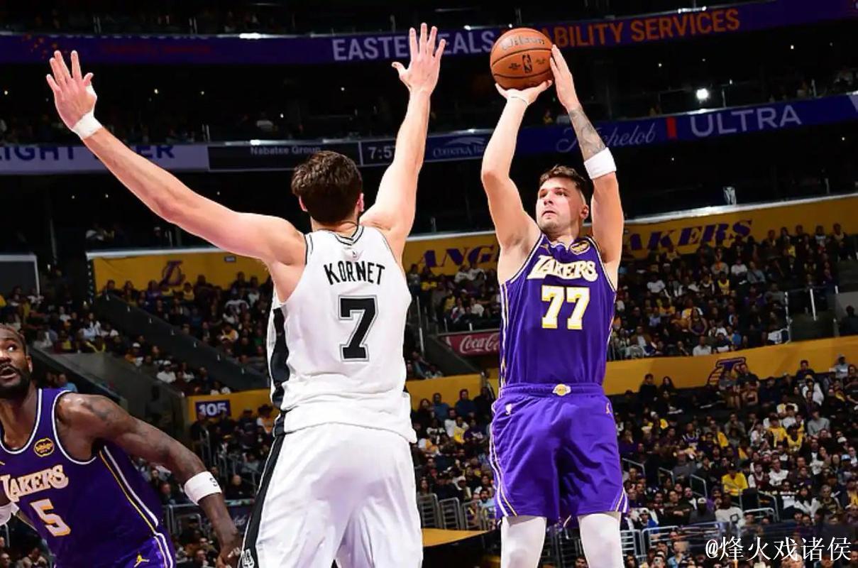 东契奇空砍35分 湖人不敌马刺